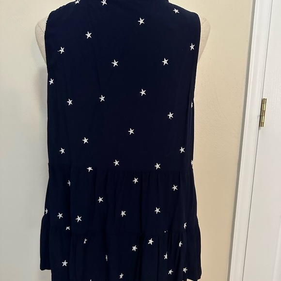 Crown & Ivy Sleeveless Tiered Tunic with Floppy Collar - Picture 5 of 6